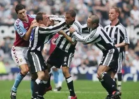 绿茵场上大规模冲突,足球内讧合集