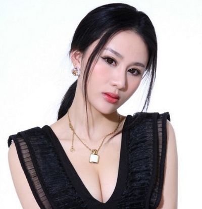 国字脸头发怎么剪好看,50-60岁国字脸女性适合中短的发型