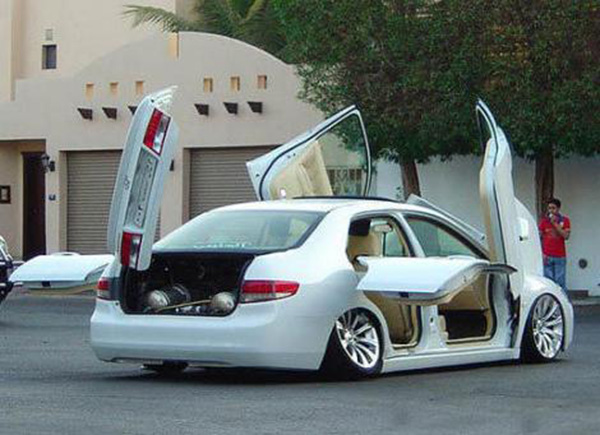 有些二手车价格远低于市场价,有的二手车卖的比较便宜