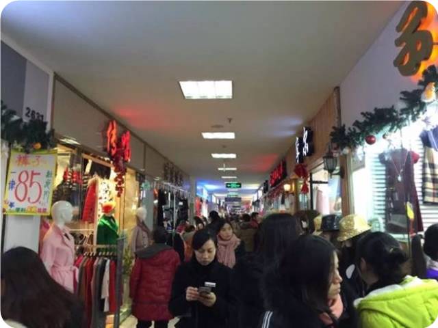 在武汉有个神秘的大楼，可以用淘宝的价格买到专柜的货！多图实拍