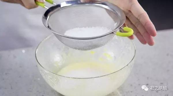 椰子油戚风蛋糕,6寸加8寸椰子油戚风蛋糕做法