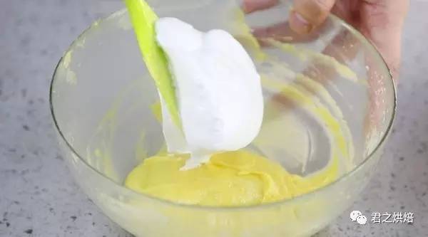 椰子油戚风蛋糕,6寸加8寸椰子油戚风蛋糕做法