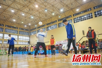 足球比赛时花式秀颠球,足球花式颠球集锦