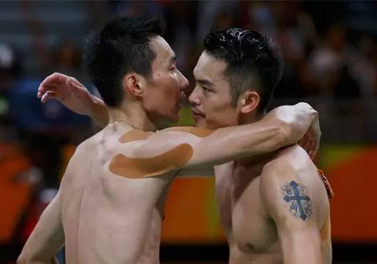 打球后肩膀关节处疼痛,打球肩膀疼怎么办