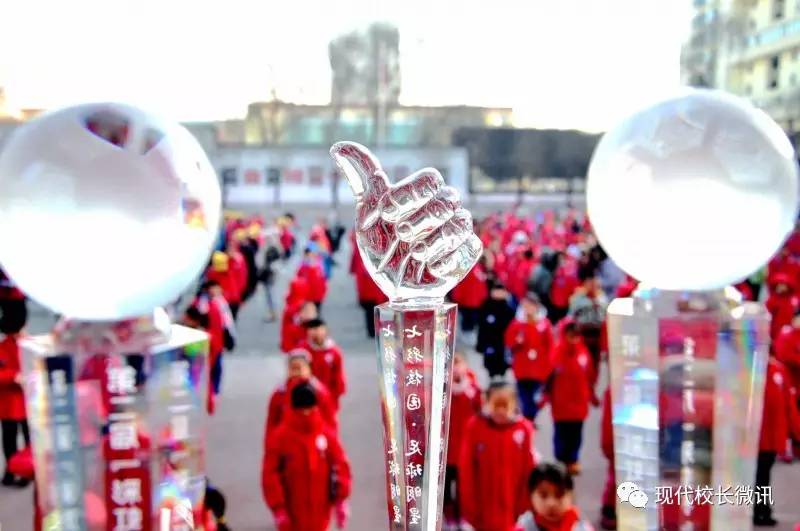 「直通校园」打造“七彩”足球文化尽享“七彩”足球激情——太原市杏花岭区虹桥小学举行“七彩校园足球节”颁奖仪式