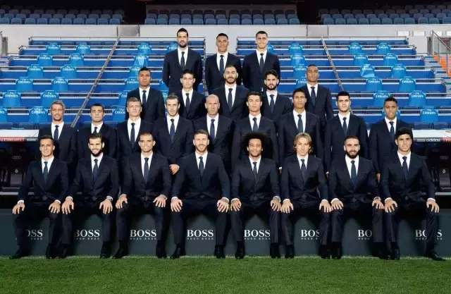 踢足球是真的帅,足球运动员帅气西装照