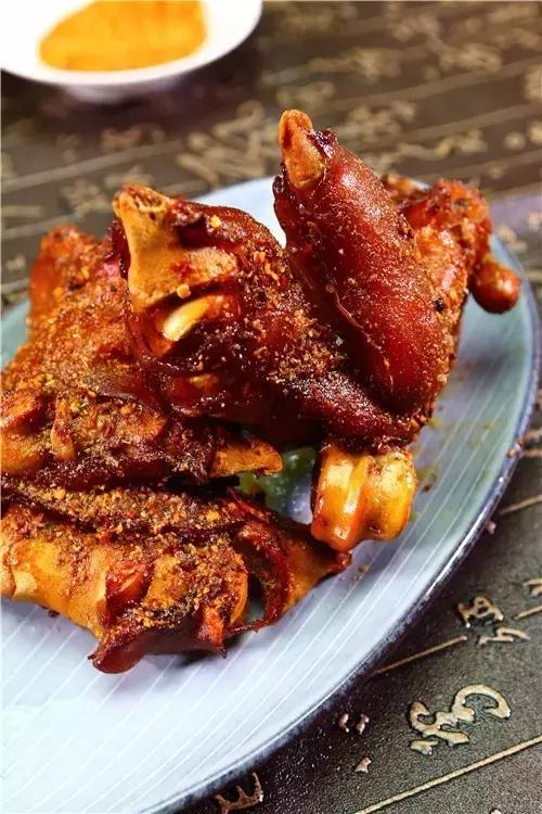 不卤的猪蹄怎么烤,如何卤出外面卖的那种猪蹄