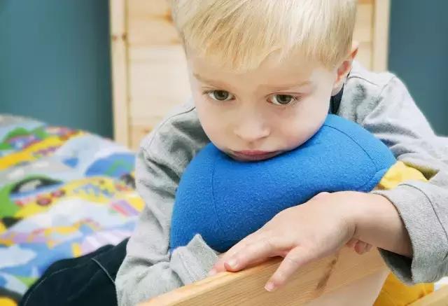 孩子落单怎么处理,孩子落单怎么办