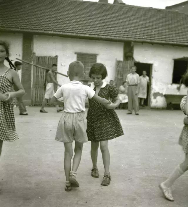 他全家性命危在旦夕，连续被50多个国家拒签，直到来中国总领馆