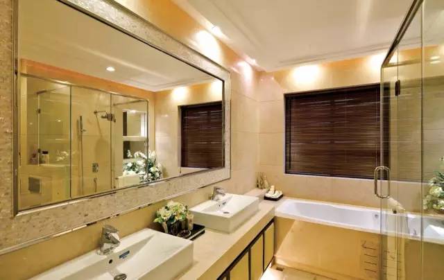 卫生间有帘子遮挡吗,卫生间窗户自带窗帘