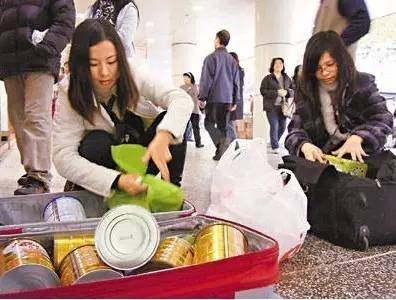 香港新春年货市场红火,这些年货卖爆了购买主力竟是90后