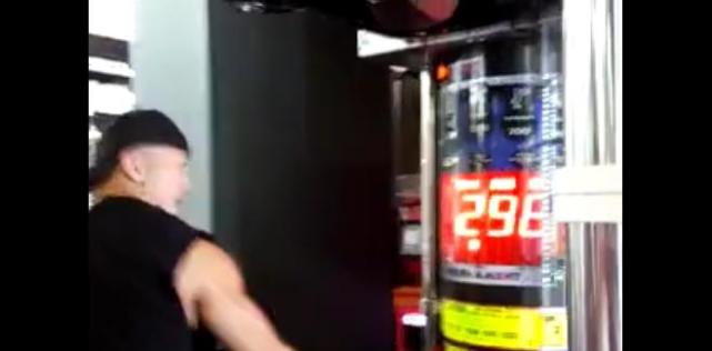 一龙重拳889磅接近泰森，虐400斤美保镖，11秒KO法冠军