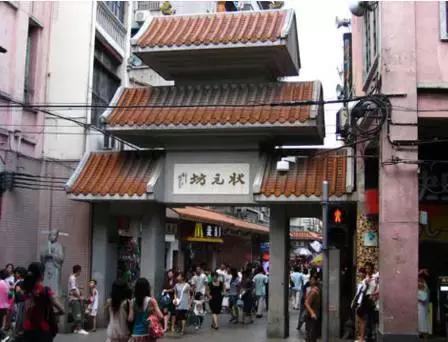 以前一放学就能看到的士多，现在也越来越少了。。。