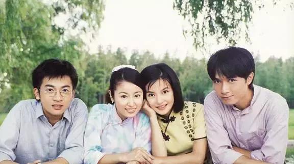 以前一放学就能看到的士多，现在也越来越少了。。。