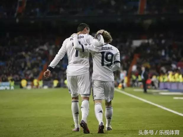 22岁的c罗获得世界足球先生第三名,c罗几次被评为世界足球先生