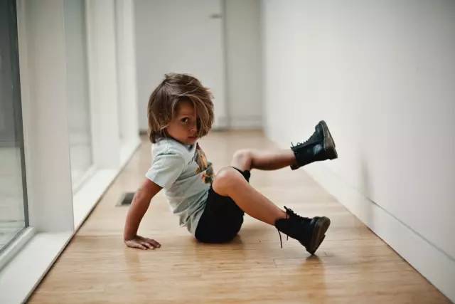 每个人都该有一双马丁靴,每个人都有一双马丁靴