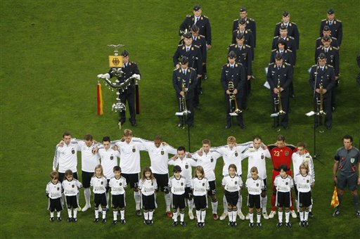 曾是卡恩莱曼之后的德国国门，却因女儿去世自杀身亡