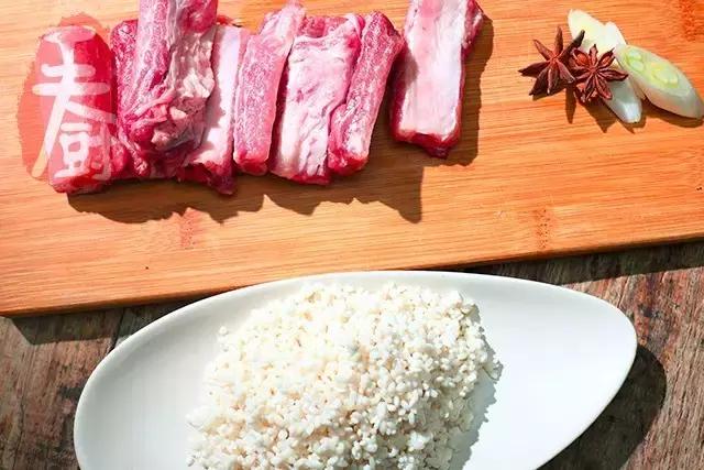 锡纸烤小排骨的做法,锡纸糯米排骨做法