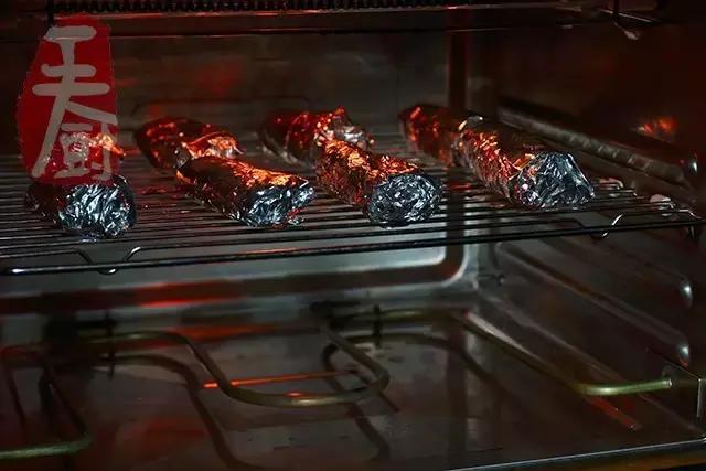 锡纸烤小排骨的做法,锡纸糯米排骨做法