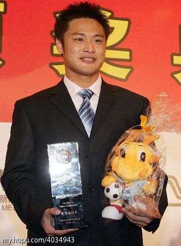 2010世界足球先生,中国足球历史第一人郑智