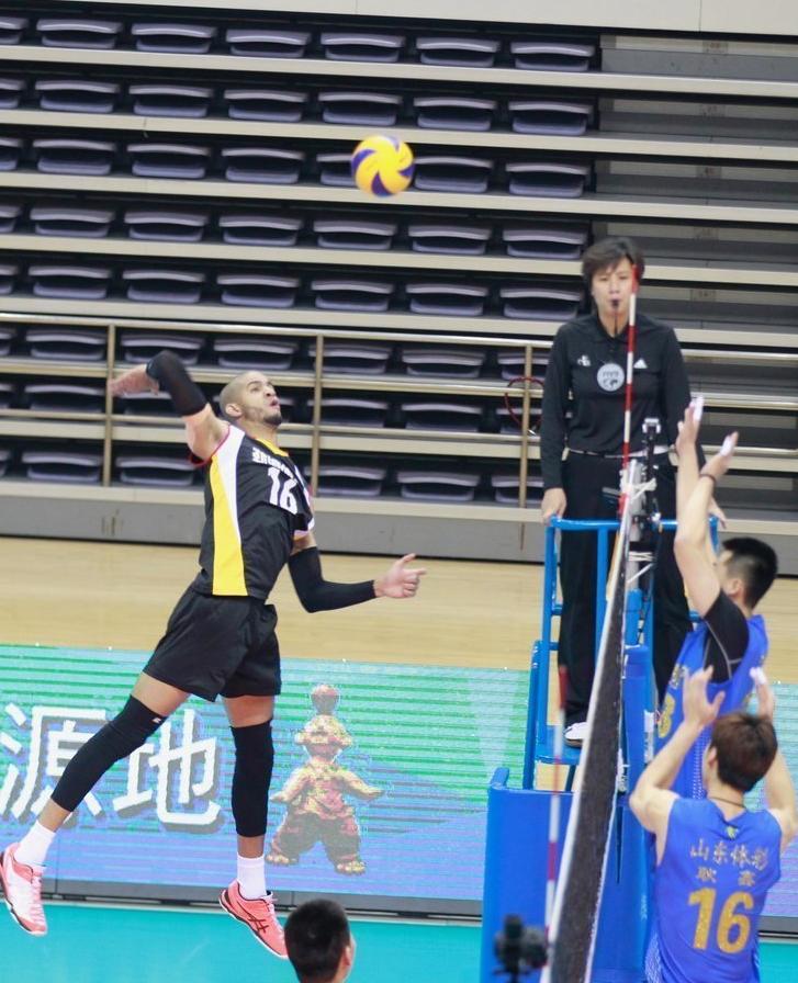 四川队外援莱昂纳多,四川男排莱昂纳多集锦