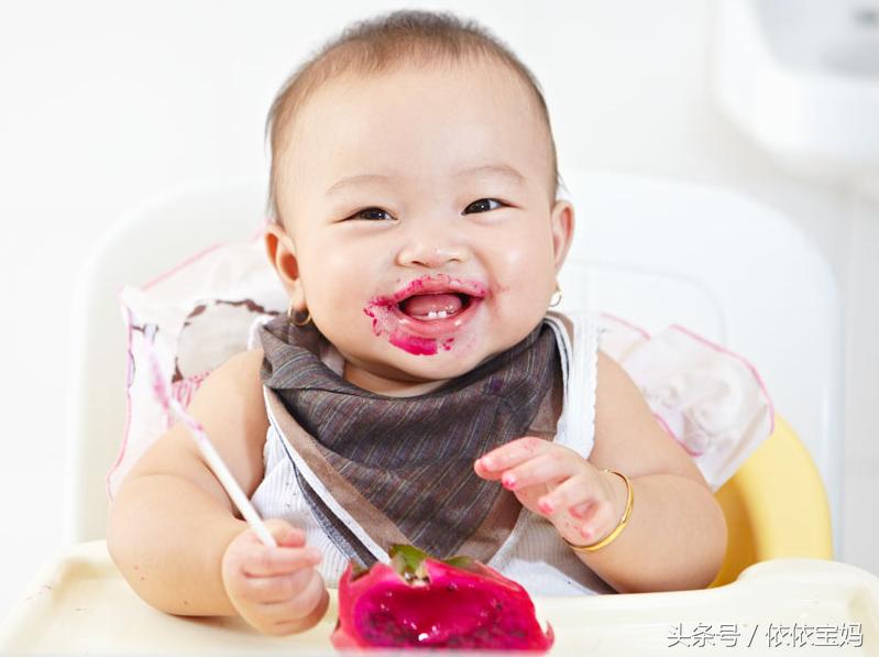 宝宝尿尿带血丝,宝宝尿尿带血是怎么回事