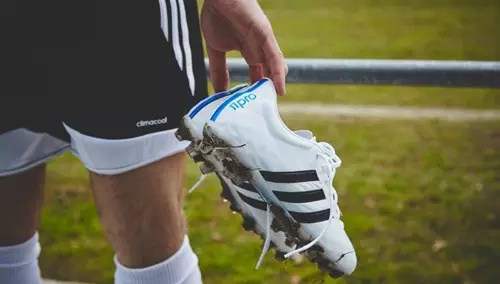 踢足球的你要看清残酷事实,踢足球的人真的厉害吗