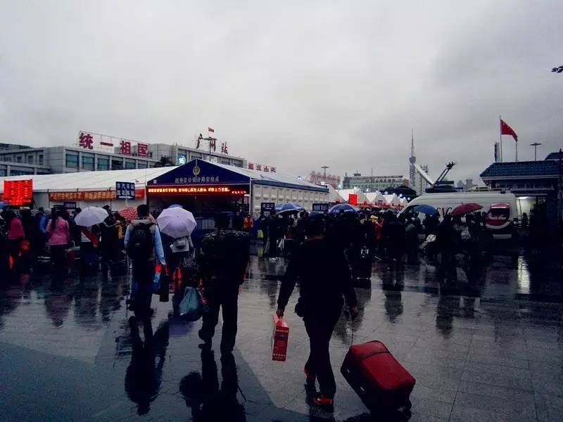 2008年广州火车站春运真实情况,2007年的广州火车站春运视频