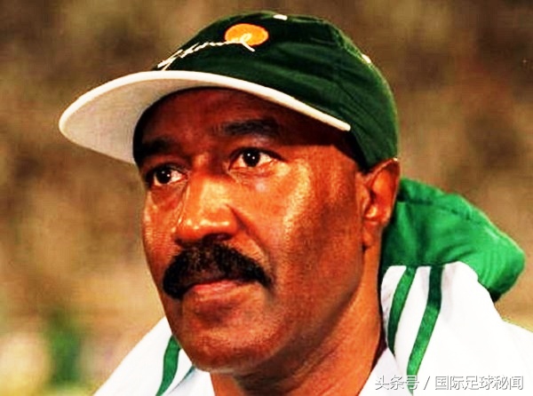 韩乔生说过那位戴绿帽子的沙特队主教练是谁？