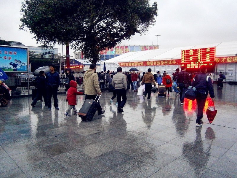 2008年广州火车站春运真实情况,2007年的广州火车站春运视频