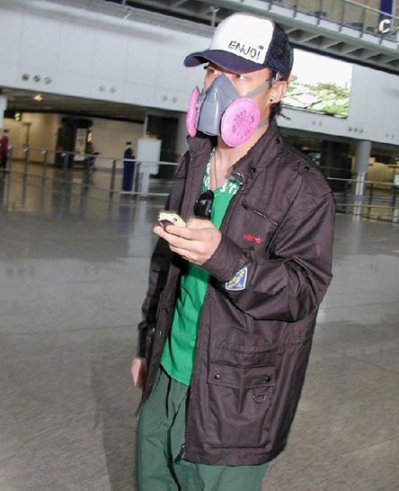 防霾口罩被鹿晗戴成某宝爆款，周冬雨怪异，赵丽颖萌哭网友