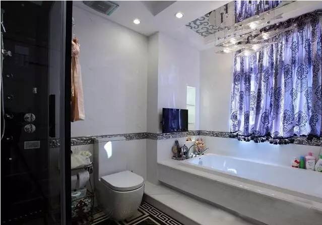 卫生间有帘子遮挡吗,卫生间窗户自带窗帘