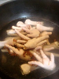 泡椒凤爪的腌制方法过年吃,自制泡椒凤爪最简单方法