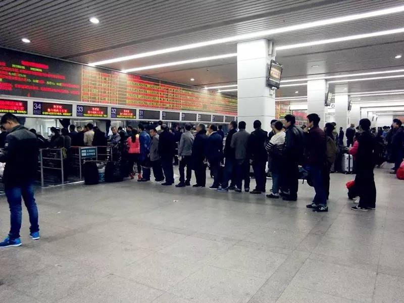 2008年广州火车站春运真实情况,2007年的广州火车站春运视频