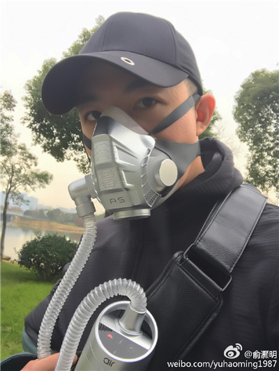 防霾口罩被鹿晗戴成某宝爆款，周冬雨怪异，赵丽颖萌哭网友