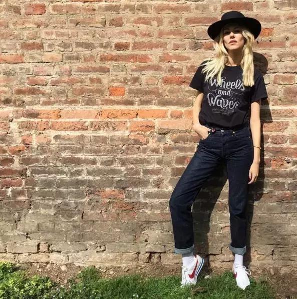 杨幂小金珠手链,杨幂小贝壳黑裙