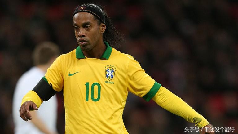 父亲留给他的“足球初衷”——罗纳尔迪尼奥球场上的快乐精灵