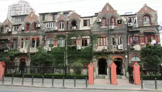 他全家性命危在旦夕，连续被50多个国家拒签，直到来中国总领馆