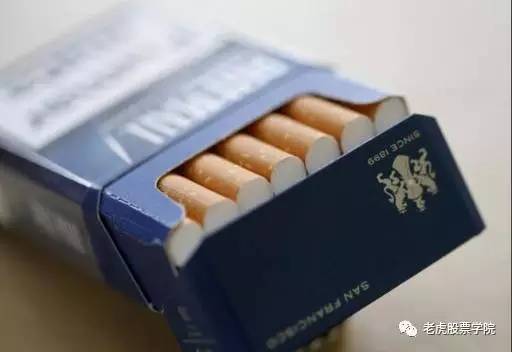 抽了这么多年的烟才知道能解愁,抽了这么多烟终于遇到喜欢的人了