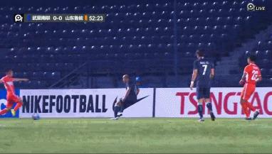 足坛中那些令人啼笑皆非的假摔，你不笑算我输