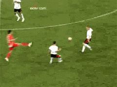 德罗巴训斥假摔队友2010,德罗巴回到更衣室怒斥假摔队友