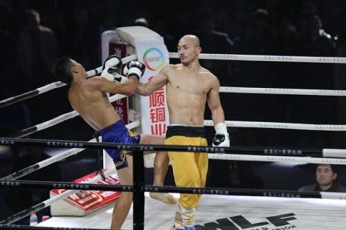 一龙致敬成龙，赞大哥最能打，不用替身险丧命，KO播求可成一哥