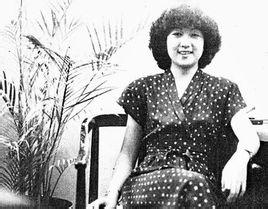 丈夫唱《一生所爱》至今经典，妻子是民国军阀孙女，夫妻一生传奇