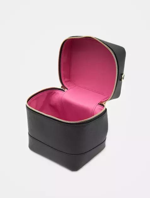 鬼怪剧终，那些美貌的包包却让女王完全停不下来种草