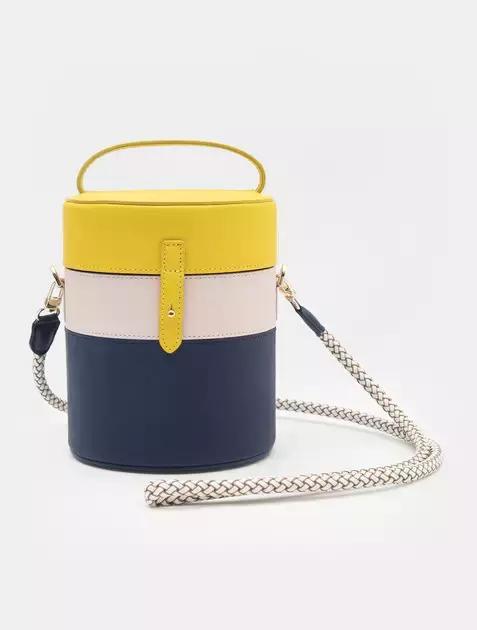 鬼怪剧终，那些美貌的包包却让女王完全停不下来种草