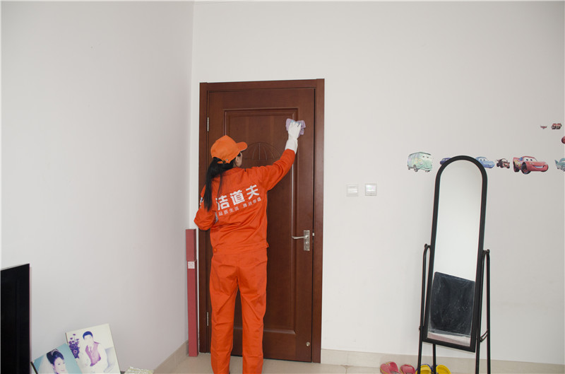 浆糊贴的春联用什么清理最快,贴春联的胶怎么清洗