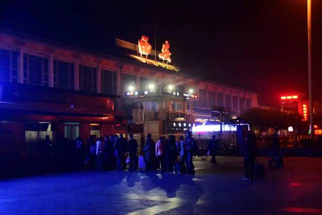 你见过清晨的西安火车站吗,清晨的西安火车站是什么样的