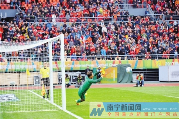 采访广西球迷对国足的看法,南宁国足