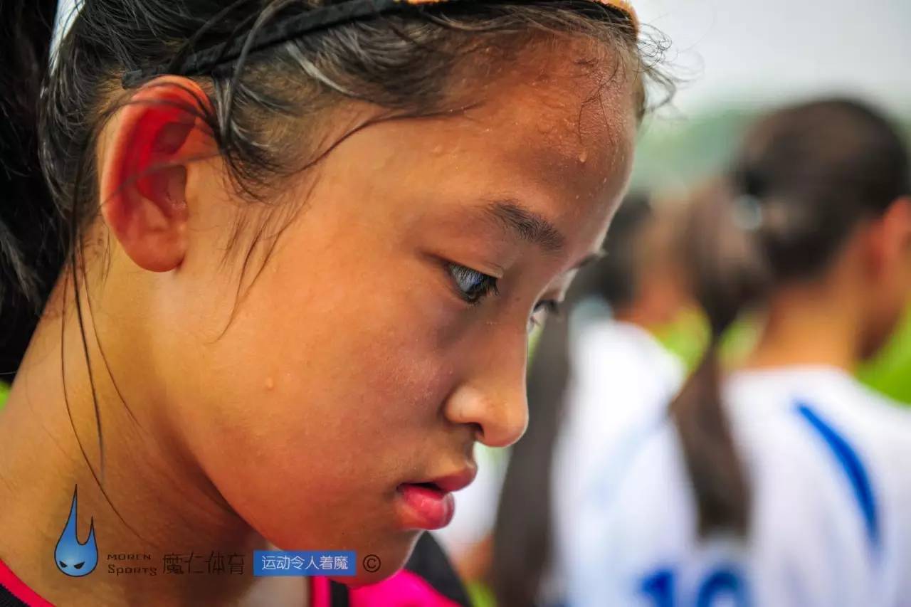 足球女孩反差转场,定格女生版
