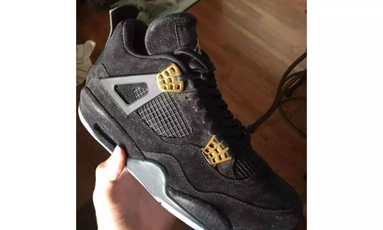 aj4kaws联名鞋子,aj2020年球鞋发售